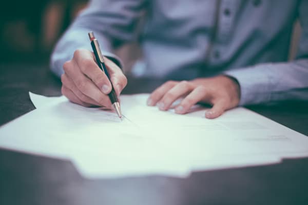 إدارة العقود والاتفاقيات